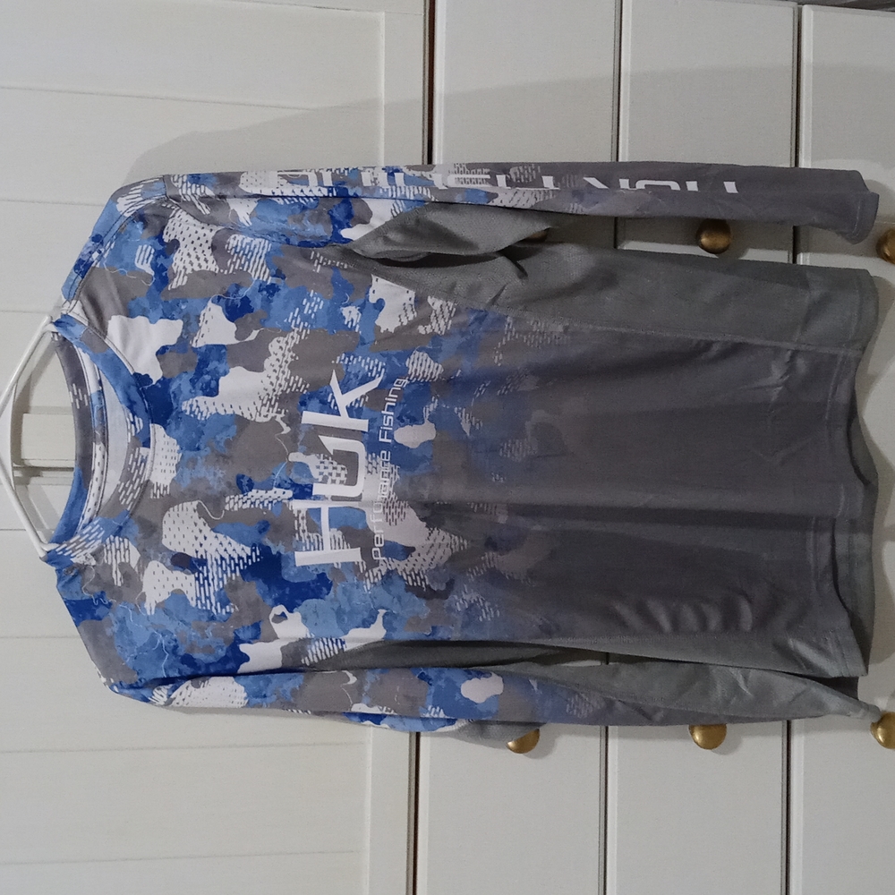 Huk mens fishing shirt.  Size small.  Grey/blue.  New.  Never worn.